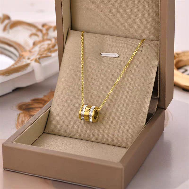 Collana con pendente in acciaio inossidabile